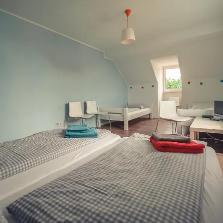 Hostel See-hostel *
